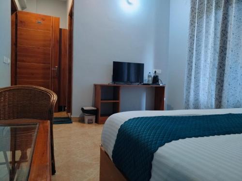 Postel nebo postele na pokoji v ubytování Harela Inn
