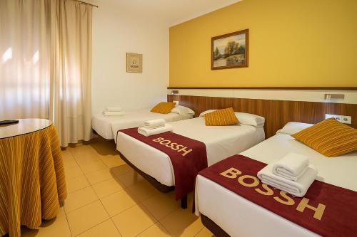 Posteľ alebo postele v izbe v ubytovaní Hostal Valdepeñas by Bossh! Hotels