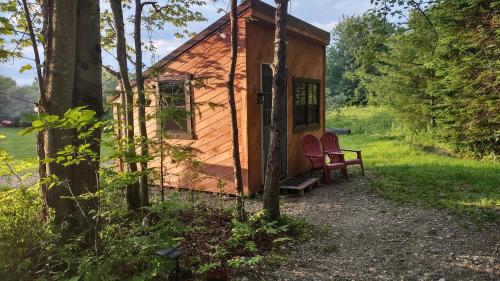 Κήπος έξω από το Schlafman's Hollow Off-Grid Cabins