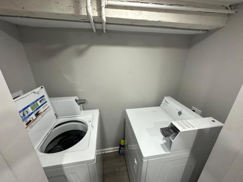 a laundry room with a washing machine and a washer at Amazing Place to stay near Downtown Chicago! in Chicago
