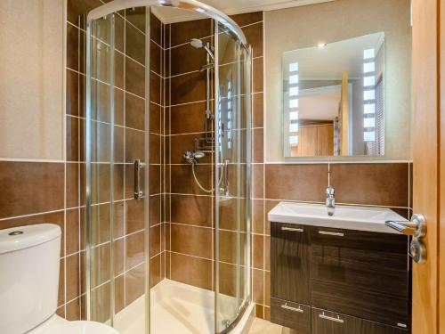Ένα μπάνιο στο 3 Bed in Windermere 90476