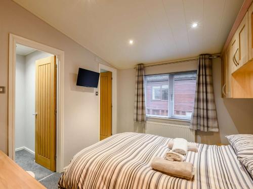 Ένα ή περισσότερα κρεβάτια σε δωμάτιο στο 3 Bed in Windermere 90476