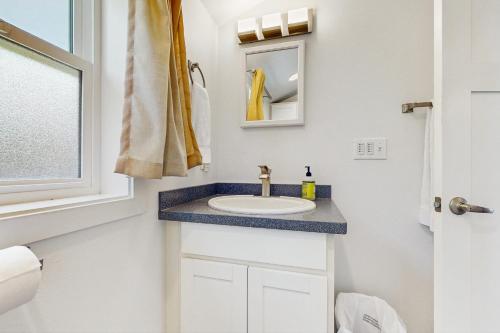 a bathroom with a sink and a mirror at New Portland Neighborhood Studio in Portland
