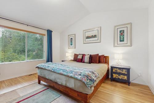 Ένα ή περισσότερα κρεβάτια σε δωμάτιο στο Lavender Lake Lodge