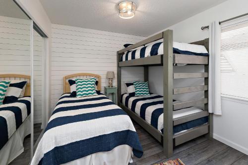 Ένα ή περισσότερα κρεβάτια σε δωμάτιο στο Shipwatch #208