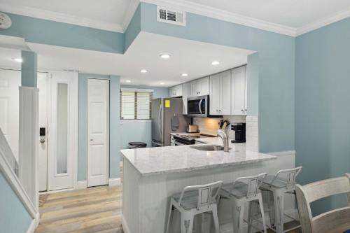 Nhà bếp/bếp nhỏ tại Forest Beach Villa - 2 BDR for 6