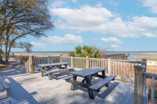 Beach Haven 1BR Steps to Ocean w Pool & Grill photo 4