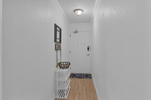 Beach Haven 1BR Steps to Ocean w Pool & Grill photo 8