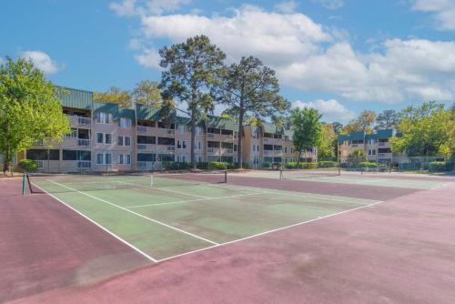 Beach Haven 1BR Steps to Ocean w Pool & Grill photo 25