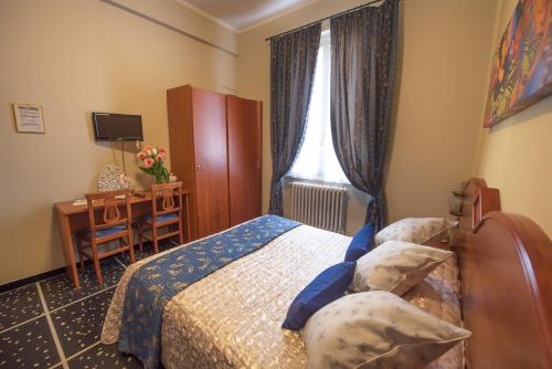 Hotel Bristolにあるベッド