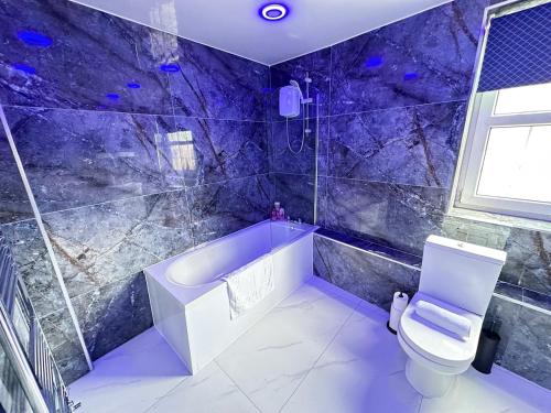 Ένα μπάνιο στο Modern 2-4 Beds - Contractors