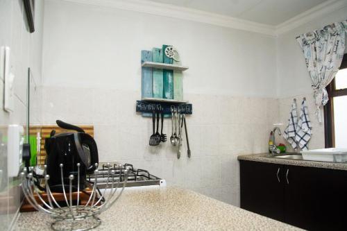 Η κουζίνα ή μικρή κουζίνα στο Nwabu Lodge Sodwana Bay
