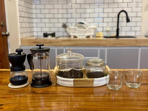 Utensilios para hacer té y café en the 19Th Transient House