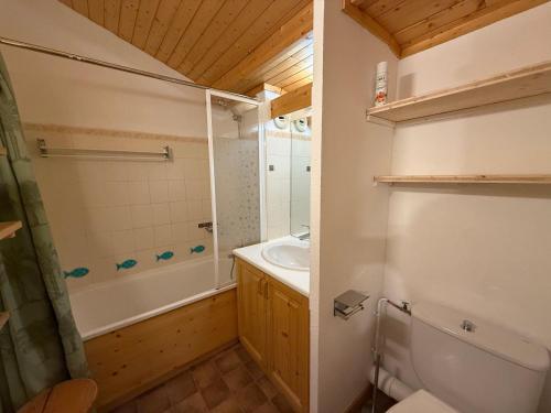 a bathroom with a tub and a sink and a toilet at Les Saisies Appartement 3 Pièces 8 Pers. avec 2 SDB et Garage - FR-1-293-275 in Hauteluce