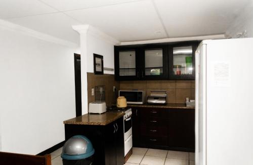 Η κουζίνα ή μικρή κουζίνα στο Nwabu Lodge Sodwana Bay