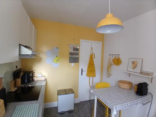 Dapur atau dapur kecil di Appartement duplex spacieux avec vue sur montagnes