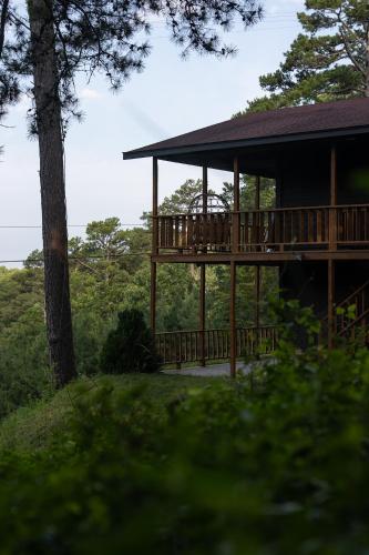 a large wooden house with a tree at The Woodsman Lodge in Eureka Springs