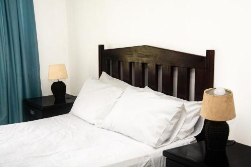 Ένα ή περισσότερα κρεβάτια σε δωμάτιο στο Nwabu Lodge Sodwana Bay