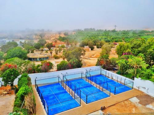 Bazén v ubytování Oasis Hotel & Spa nebo v jeho okolí