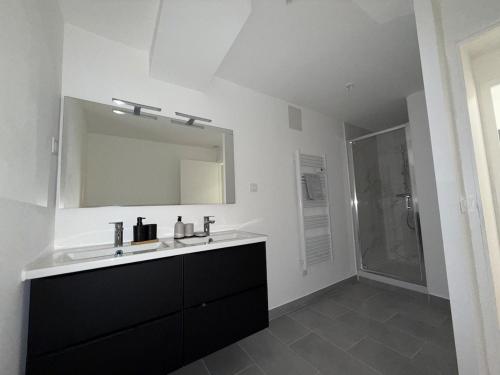 Køkken eller tekøkken på Le sanctuzen Proche sanctuaire, spacieux