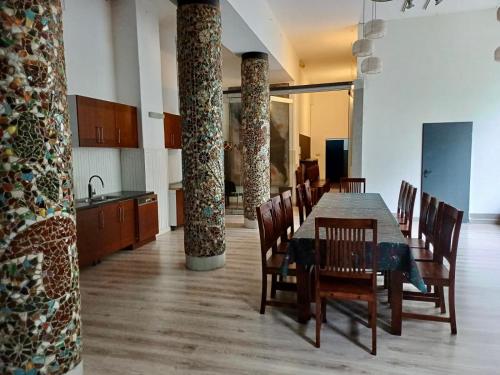 Η κουζίνα ή μικρή κουζίνα στο Loft Apartments and Event Venue in Central Warsaw