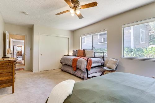 Una cama o camas en una habitación de Dock, Slip and Launch Waterfront Home on Clear Lake