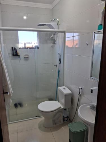 Bilik mandi di Quarto em Tijucas