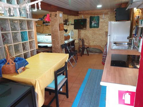 Η κουζίνα ή μικρή κουζίνα στο Loja Casa dos Cisnes - Serra da Estrela