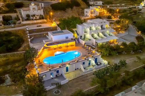 Φωτογραφία από το άλμπουμ του Holidays In Ios στον Μυλοπότα
