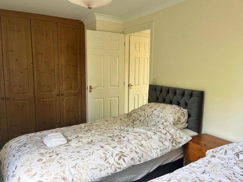 a bedroom with a bed and a closet at Canal Way- Cozy 3-Bed House in Ilminster