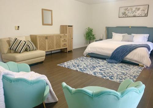 a bedroom with a bed and a couch and a chair at Amazing Unique House in Richmond Hill in Richmond Hill
