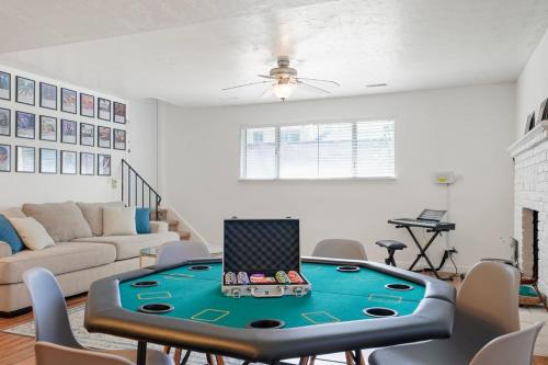 オレムにあるAwesome house near BYU with lots of amenitiesのギャラリーの写真