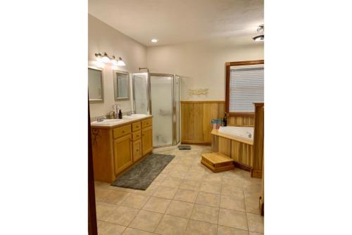 Bilik mandi di Farrington Legacy Ranch