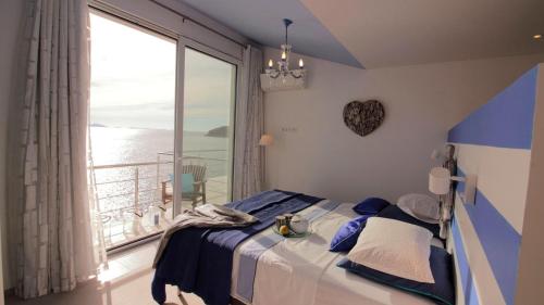 Ένα ή περισσότερα κρεβάτια σε δωμάτιο στο Beautiful seafront villa on Korcula island