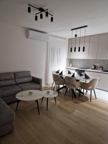 Una cocina o cocineta en Apartman Royal