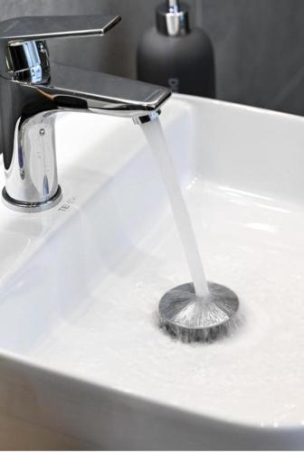 a brush in a sink with water coming out of it at Anchor Villa in Troulos