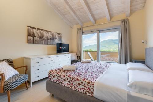 Postel nebo postele na pokoji v ubytování Hostdomus - Acqualy Suite with PRIVATE POOL