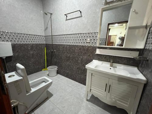 Koupelna v ubytování Cozy Private Rooms in Guest House in Citi Housing Jhelum, Satellite Town Jhelum