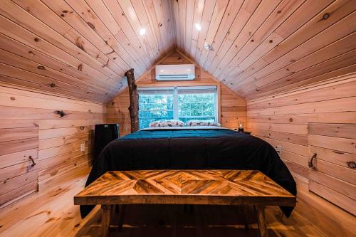 Postel nebo postele na pokoji v ubytování MoonLight Treehouse At Belgrade Hospitality