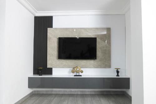 TV a/nebo společenská místnost v ubytování Self made Estates