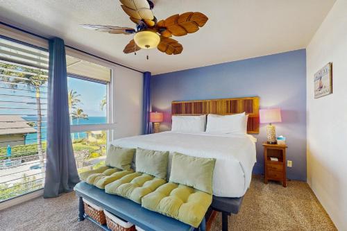 een slaapkamer met een bed en een groot raam bij Making Makahuena Memories in 2204 in Koloa