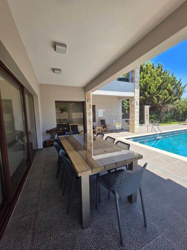Πισίνα στο ή κοντά στο Villa Angela