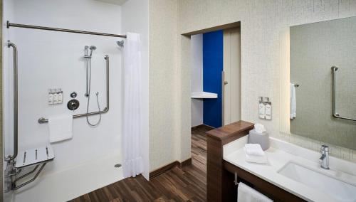 a bathroom with a sink and a mirror at Holiday Inn Express Niagara-On-The-Lake by IHG in Niagara-on-the-Lake