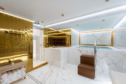a luxury bathroom with a tub and a sink at Bulwar Residence & Wellness in Kazimierz Dolny