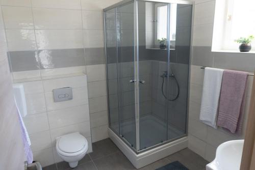 Bilik mandi di Villa Skelin