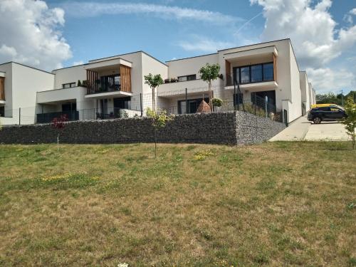 Το κτήριο όπου στεγάζεται  το διαμέρισμα