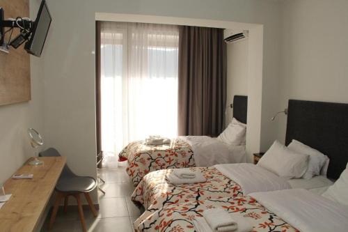 Cama o camas de una habitación en Alexiou Hotel