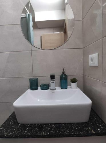 Ένα μπάνιο στο Apartments Nora 2