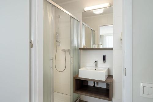 Un baño de B&B Hotel Ljubljana Park