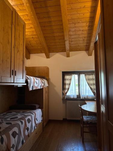 Ένα ή περισσότερα κρεβάτια σε δωμάτιο στο Casa Valsassina